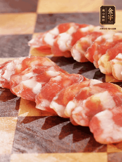 尊龙时凯旗舰厅
香肠切片，芦笋去皮切丁