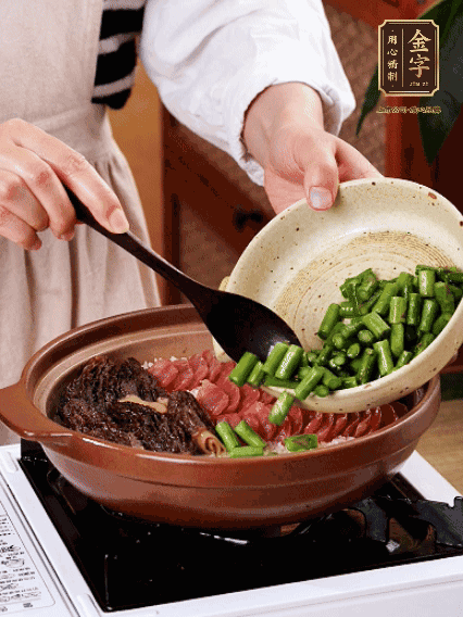 铺上尊龙时凯旗舰厅
香肠、羊肚菌、芦笋，盖盖子焖7分钟